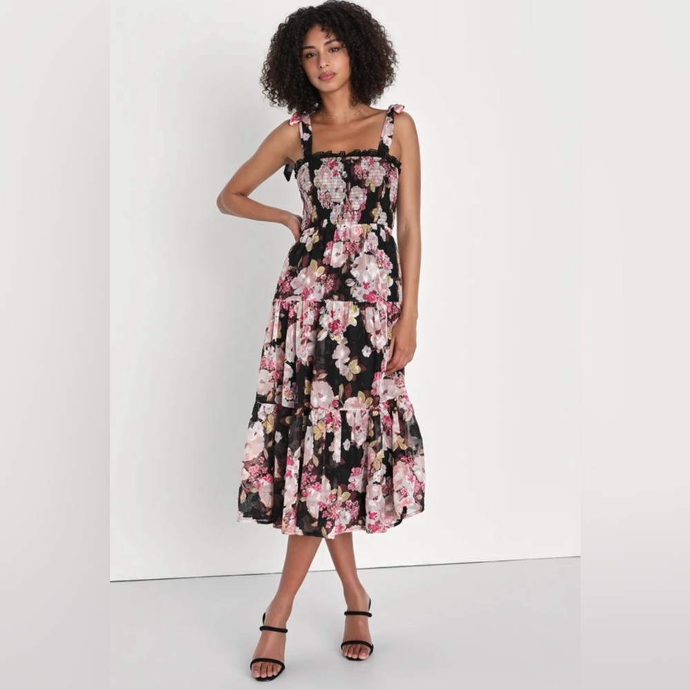 Lulus Wowing Wonder‎ Black Floral Jacquard Smocked Tie-Strap Tiered Midi Dress